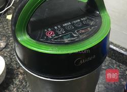 红枣桂圆豆浆的做法图解2