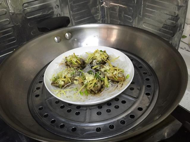 水开后上锅蒸九分钟，然后熄火