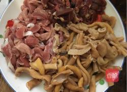 泡椒炒鸡杂的做法图解1