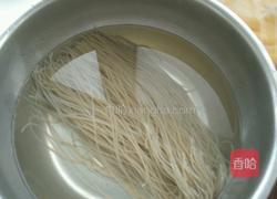 卷心菜炒粉的做法图解1