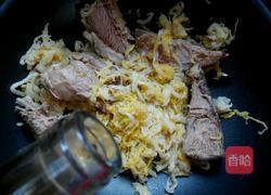东北酸菜炖排骨的做法图解8