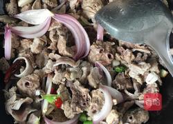 洋葱炒猪肺的做法图解2