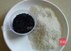 黑米饭的做法图解1