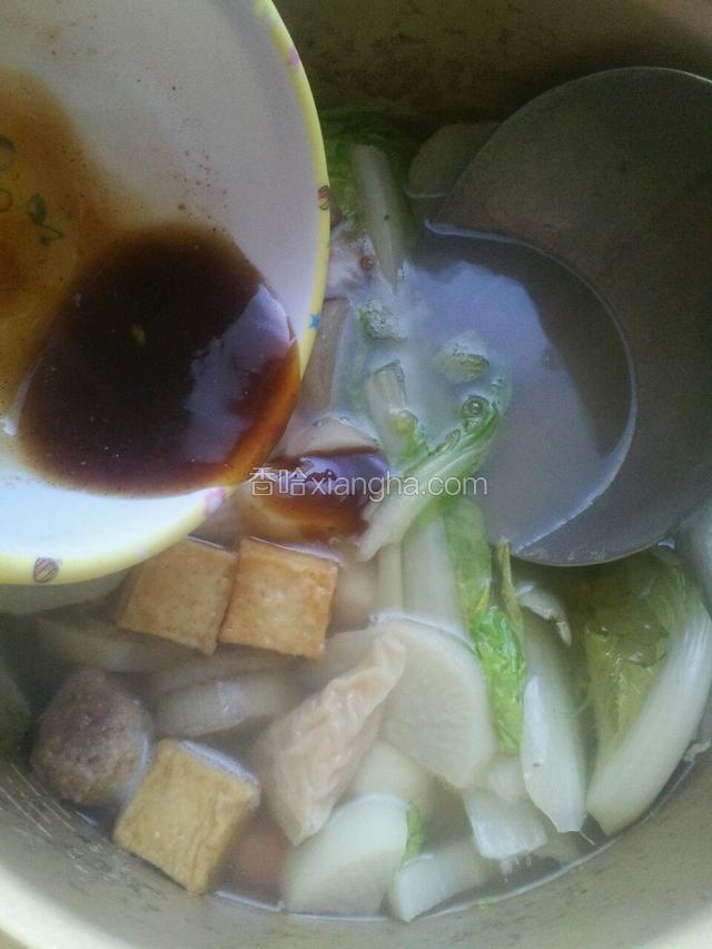 倒入大酱调味