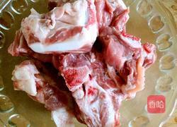 排骨焖土豆的做法图解1