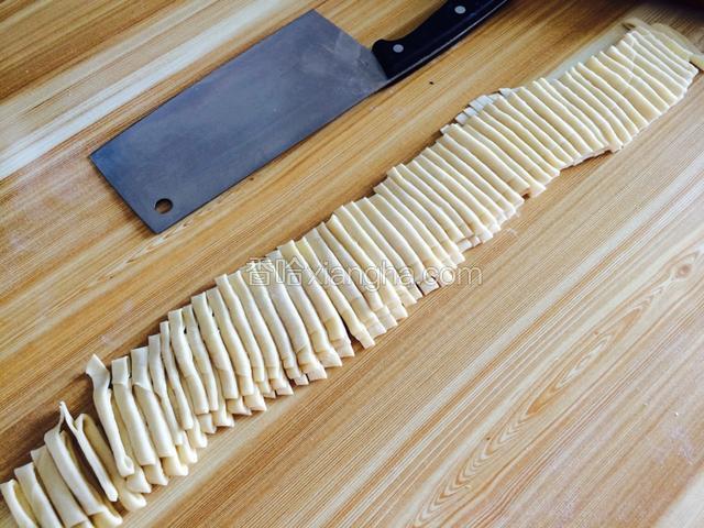 切成你喜欢的宽度（面片来回折）