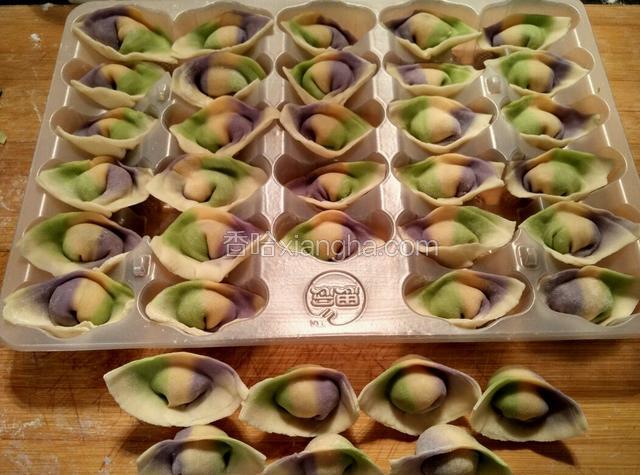 彩色元宝馄饨