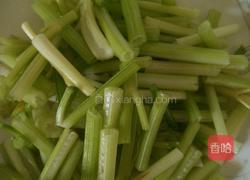芹菜炒鸡胗的做法图解3