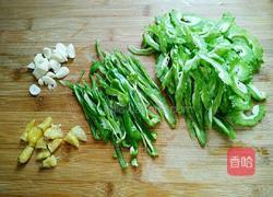 泡椒青椒炒苦瓜的做法图解2