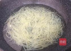 炝拌酸辣土豆丝的做法图解3