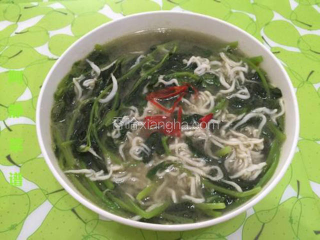 红色蔬果作点缀，完成