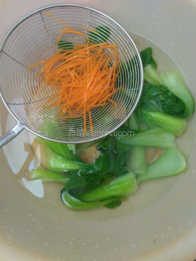 油菜变色捞出放入冷水中