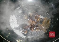 凉拌洋葱黑木耳的做法图解2