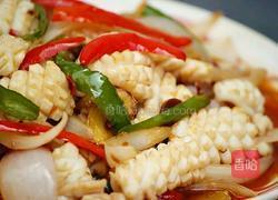 香辣洋葱炒鱿鱼的做法图解1