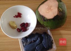 椰子炖乌鸡汤的做法图解1