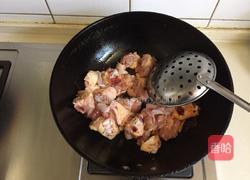 板栗炖鸡的做法图解3