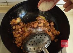 板栗炖鸡的做法图解5