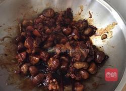 板栗炖鸡的做法图解10