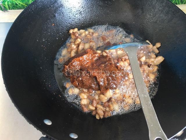 加入2大勺豆瓣酱，