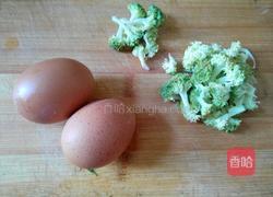 西兰花蒸蛋的做法图解1