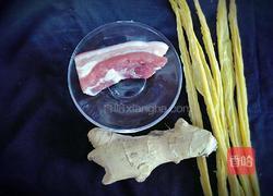 腐竹红烧肉的做法图解1