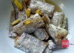 酥炸带鱼的做法图解2