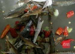 香辣小鱼干的做法图解5