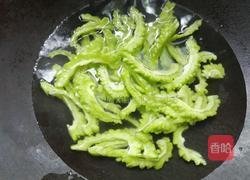 苦瓜拌鸡蛋的做法图解3