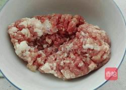 炸肉丸子的做法图解1