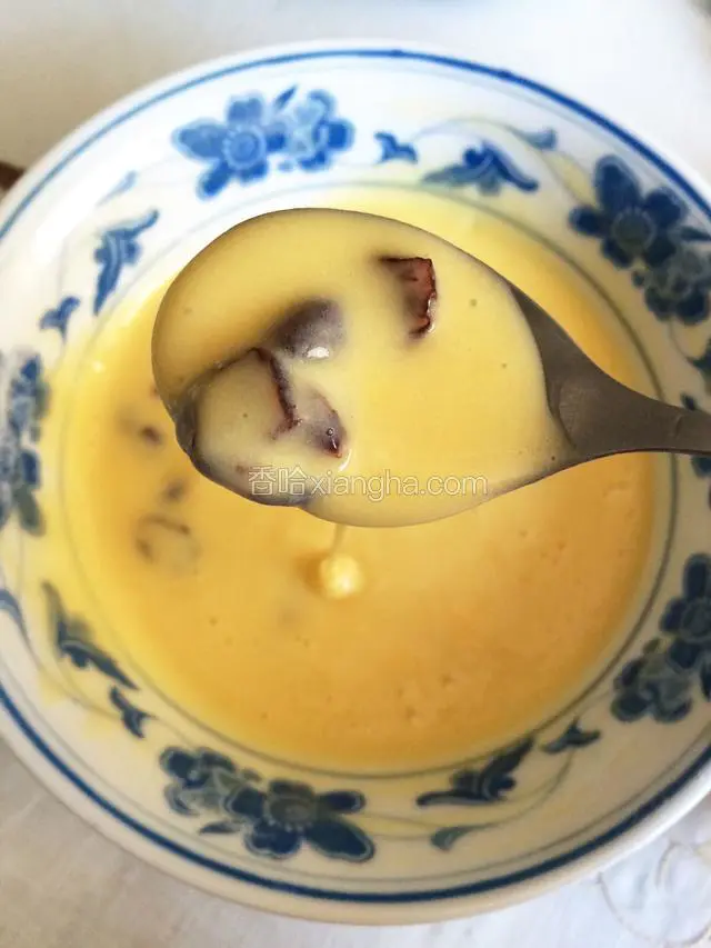 拌好的面糊细腻