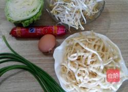 圆白菜炒饼的做法图解1