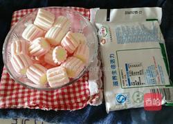 草莓冰激凌的做法图解1