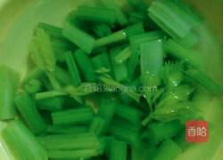 花生芹菜的做法图解3