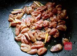 蒜苗炒鸭心的做法图解4