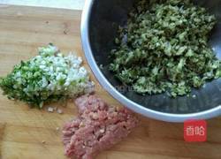 槐花猪肉水饺的做法图解4