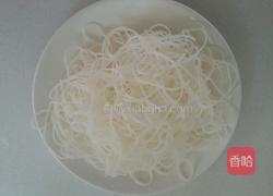 酸菜粉丝汤的做法图解1