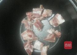 排骨白菜豆腐汤的做法图解1