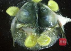 鱼头汤的做法图解2