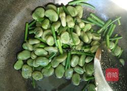 青蚕豆炒蒜苗的做法图解9