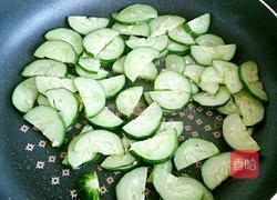 黄瓜火腿炒鸡蛋的做法图解4