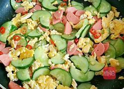 黄瓜火腿炒鸡蛋的做法图解6