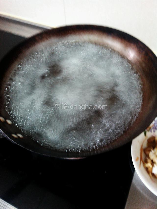 锅中烧水烧开