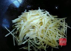 肉丝青椒炒土豆丝的做法图解4