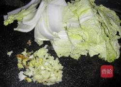 白菜炒豆腐的做法图解1