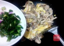 蘑菇炒鸡蛋的做法图解8