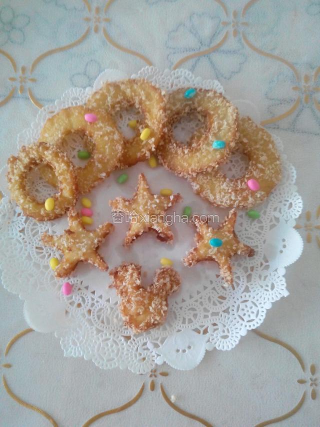 放少许糖豆点缀即可