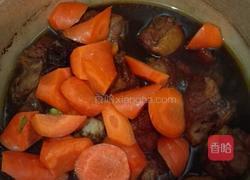 胡萝卜焖排骨的做法图解9