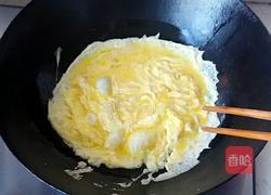 银耳炒鸡蛋的做法图解3