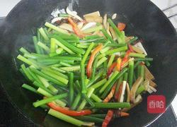 蒜苔炒豆腐干的做法图解7