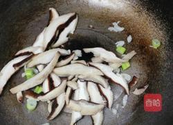 香菇炒西葫芦的做法图解2